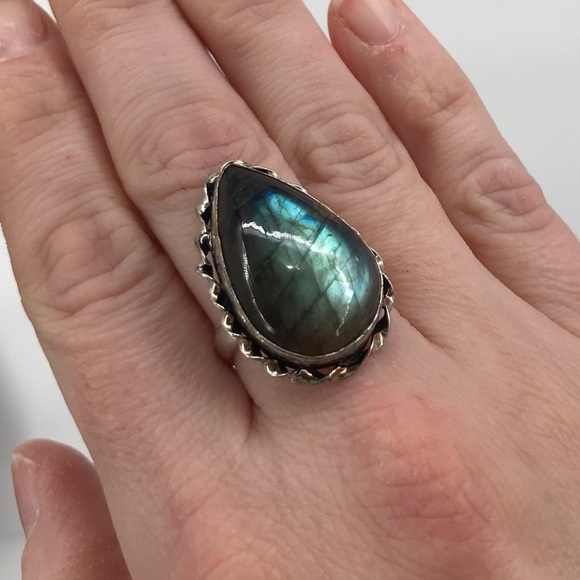 Teardrop Shaped Labradorite Ring - Picture 2 of 7